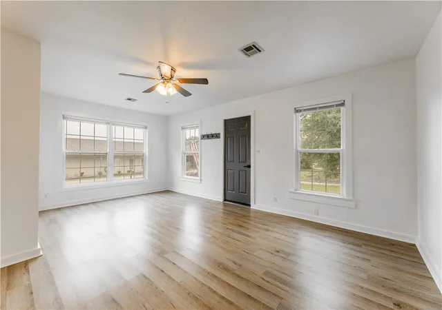 Photo 3 of Sale Pending at 810 W Elgin St, Siloam Springs, AR 72761 | MLS# 1351528 | Listing updated on 2026-09-14