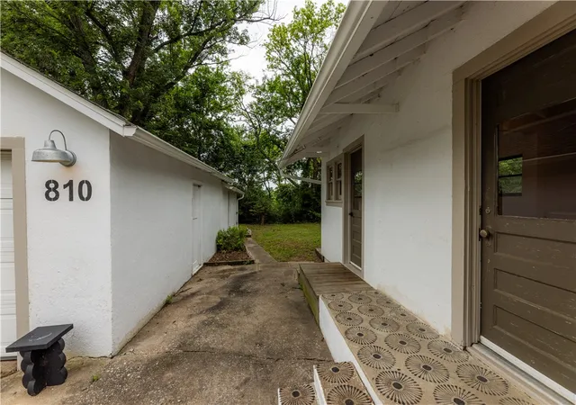 Photo 4 of Single family home for sale at 810 W Elgin St, Siloam Springs, AR 72761 | MLS# 1351528 | Listing updated on 2026-08-28