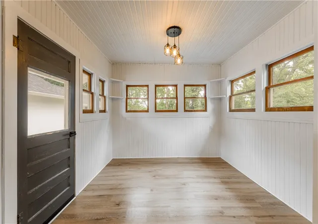 Photo 5 of Single family home for sale at 810 W Elgin St, Siloam Springs, AR 72761 | MLS# 1351528 | Listing updated on 2026-08-28