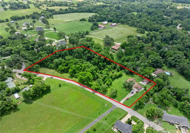 Photo 2 of Single family home for sale at 1810 Little Flock Dr, Rogers, AR 72756 | MLS# 1352571 | Listing updated on 2026-08-31