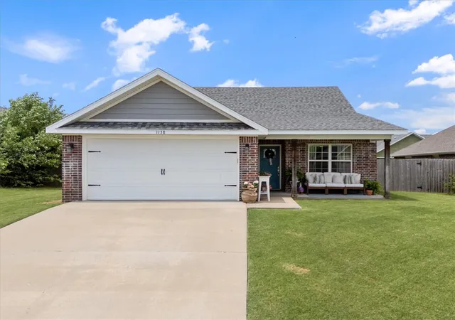 Photo 3 of Single family home for sale at 1138 Cyn Gate Dr, Siloam Springs, AR 72761 | MLS# 1352635 | Listing updated on 2026-08-31