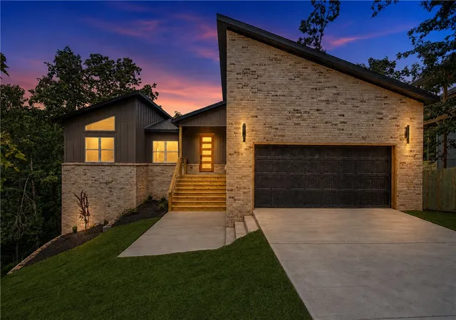 Photo 1 of Single family home for sale at 4 Lauder Cir, Bella Vista, AR 72715 | MLS# 1352745 | Listing updated on 2026-10-18