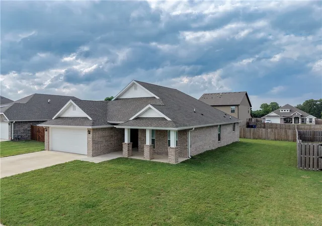 Photo 2 of Single family home for sale at 2510 Westbrook Loop, Pea Ridge, AR 72751 | MLS# 1352749 | Listing updated on 2026-10-04