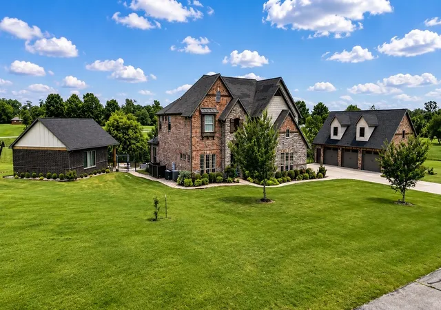 Photo 2 of Single family home for sale at 9787 Soaring Hawk Dr, Bentonville, AR 72713 | MLS# 1352766 | Listing updated on 2026-09-02