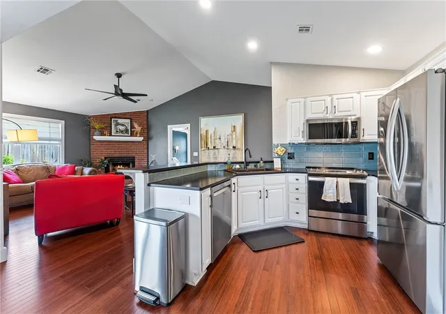 Photo 2 of Single family home for sale at 13 Greenridge Ln, Bentonville, AR 72712 | MLS# 1352420 | Listing updated on 2026-09-13
