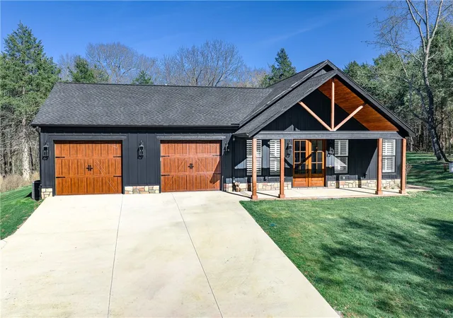 Photo 4 of Single family home for sale at 18108 & 18110 Edgewood Rd, Fayetteville, AR 72703 | MLS# 1352851 | Listing updated on 2026-09-05