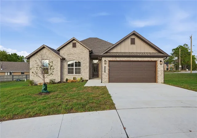 Photo 1 of Single family home for sale at 2305 Cassidy Ct, Siloam Springs, AR 72761 | MLS# 1352765 | Listing updated on 2026-10-16