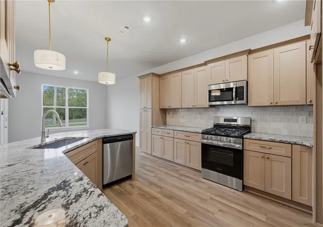 Photo 3 of Single family home for sale at 2305 Cassidy Ct, Siloam Springs, AR 72761 | MLS# 1352765 | Listing updated on 2026-10-16
