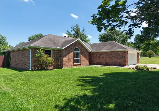 Photo 3 of Single family home for sale at 34 N Letitia Ave, Fayetteville, AR 72701 | MLS# 1352799 | Listing updated on 2026-09-10