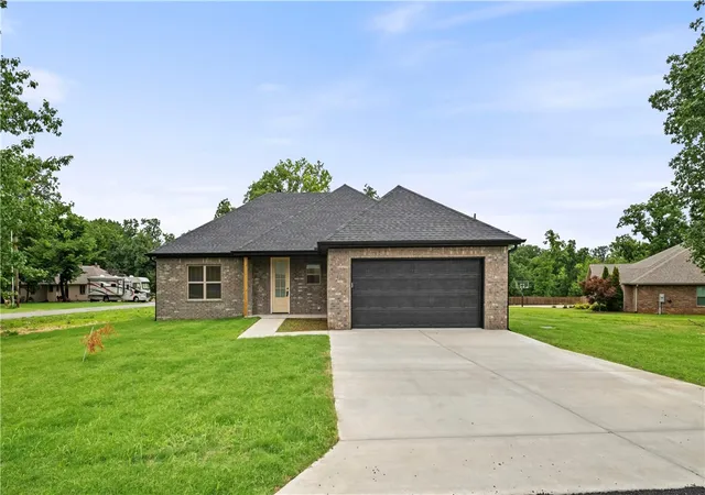 Photo 2 of Sale Pending at 34 Lockhart Dr, Bella Vista, AR 72715 | MLS# 1352453 | Listing updated on 2026-10-14