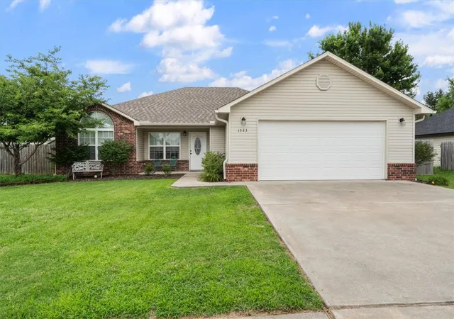 Photo 3 of Single family home for sale at 1523 William Ct, Siloam Springs, AR 72761 | MLS# 1352697 | Listing updated on 2026-10-16