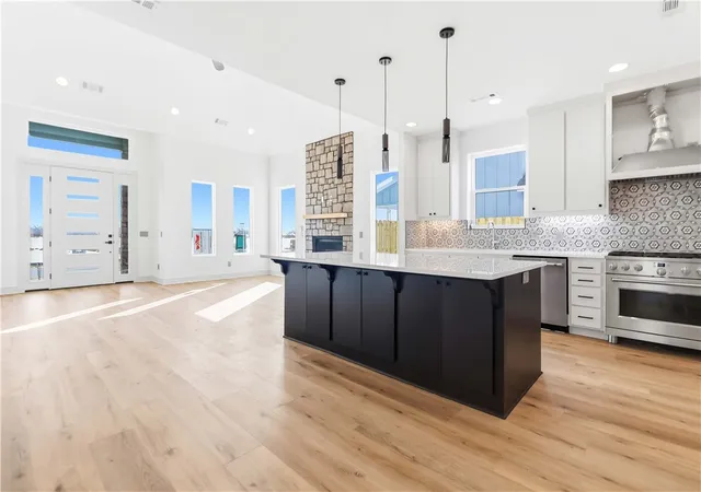 Photo 4 of Single family home for sale at 961 Thornwood Pl, Bentonville, AR 72713 | MLS# 1353218 | Listing updated on 2026-09-16