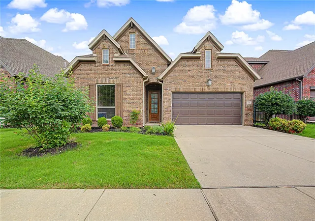 Photo 2 of Single family home for sale at 2702 Nottingham Ave, Bentonville, AR 72713 | MLS# 1349029 | Listing updated on 2026-10-21