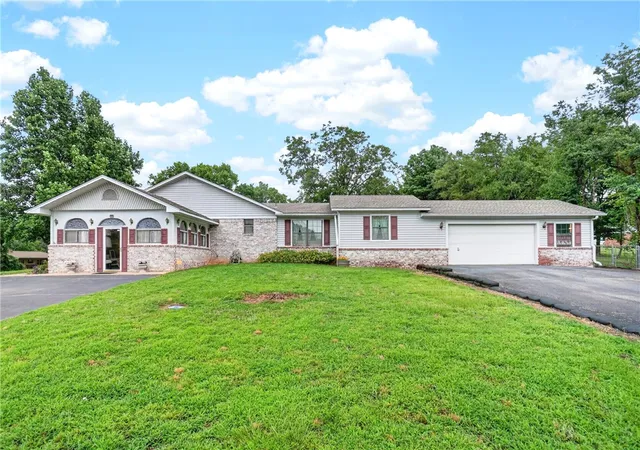 Photo 1 of Single family home for sale at 20 Bakers Crk Rd, Russellville, AR 72802 | MLS# 1353215 | Listing updated on 2026-09-06