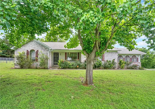 Photo 3 of Single family home for sale at 20 Bakers Crk Rd, Russellville, AR 72802 | MLS# 1353215 | Listing updated on 2026-10-20