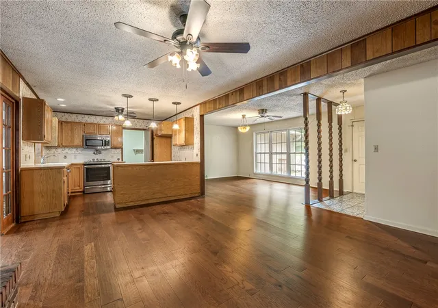 Photo 3 of Single family home for sale at 755 N Cedarwood Ave, Fayetteville, AR 72701 | MLS# 1353324 | Listing updated on 2026-10-05
