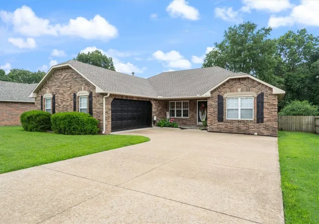 Photo 2 of Single family home for sale at 803 Katie Ln, Siloam Springs, AR 72761 | MLS# 1353180 | Listing updated on 2026-09-16