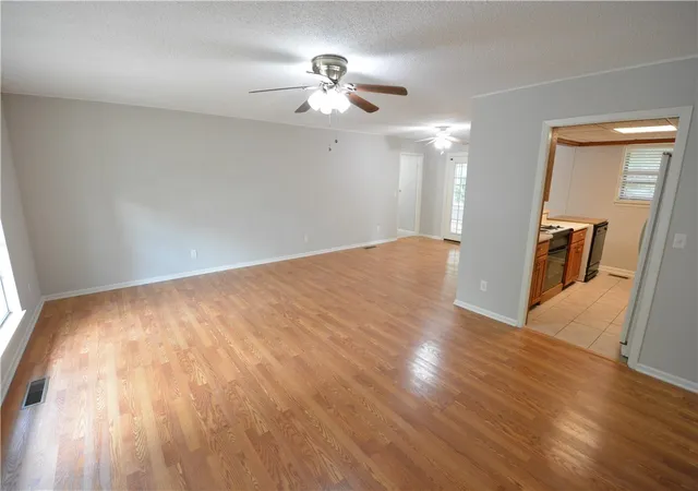 Photo 3 of Single family home for sale at 34 Tamworth Cir, Bella Vista, AR 72715 | MLS# 1353605 | Listing updated on 2026-09-03