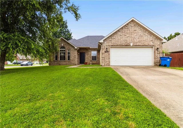 Single family home for sale at 4101 SW Slate Ln, Bentonville, AR 72712 | MLS# 1353229