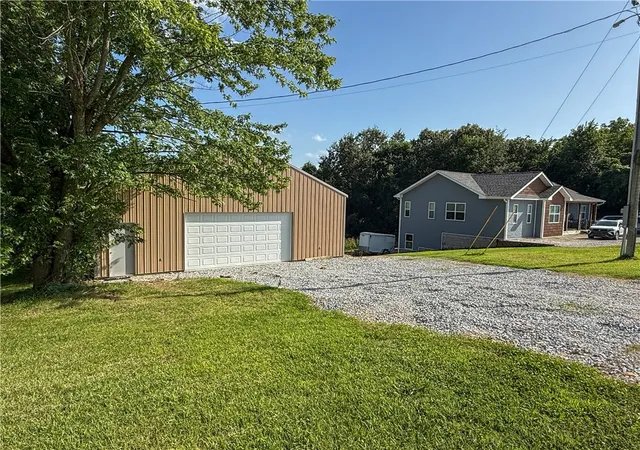 Photo 4 of Single family home for sale at 20010 W Vanzant Rd, Springdale, AR 72764 | MLS# 1353740 | Listing updated on 2026-10-01