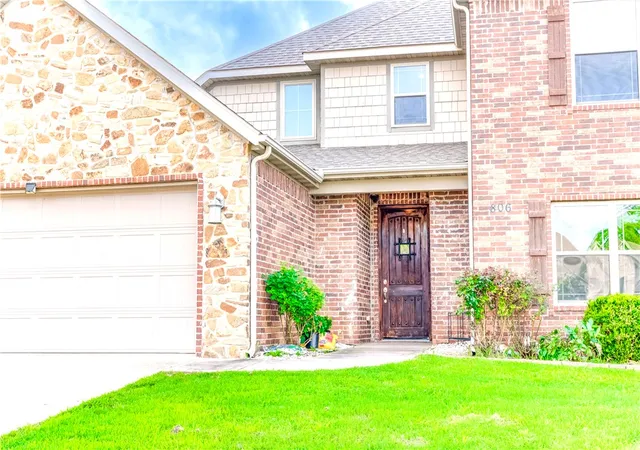 Photo 2 of Single family home for sale at 806 Sw Caprington St, Bentonville, AR 72712 | MLS# 1353875 | Listing updated on 2026-09-01