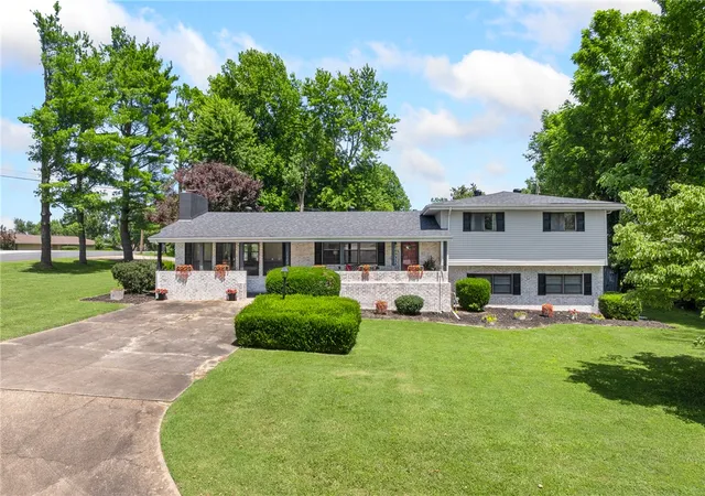Photo 1 of Single family home for sale at 1123 N Liberty St, Harrison, AR 72601 | MLS# 1354025 | Listing updated on 2026-08-28