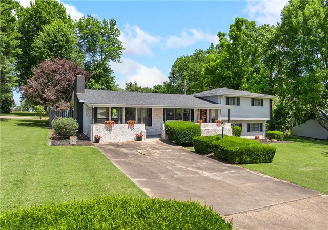 Photo 2 of Single family home for sale at 1123 N Liberty St, Harrison, AR 72601 | MLS# 1354025 | Listing updated on 2026-08-28