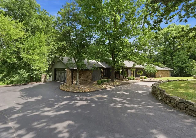 Photo 3 of Single family home for sale at 105 E Woodside Ln, Rogers, AR 72756 | MLS# 1353730 | Listing updated on 2026-08-31