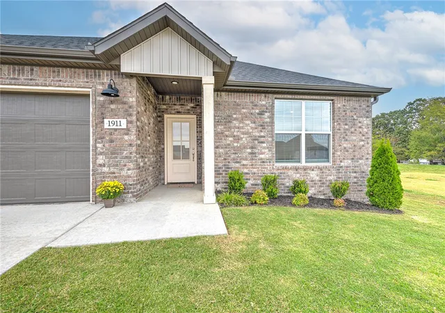 Photo 3 of Single family home for sale at 1911 Finnegan St, Bentonville, AR 72713 | MLS# 1354169 | Listing updated on 2026-09-17