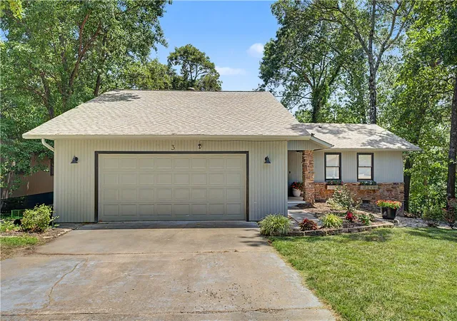 Photo 1 of Single family home for sale at 3 London Dr, Bella Vista, AR 72715 | MLS# 1354074 | Listing updated on 2026-09-02