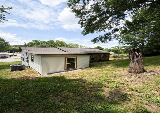 Photo 3 of Single family home for sale at 300 N Parrott Dr, Huntsville, AR 72740 | MLS# 1354197 | Listing updated on 2026-09-28