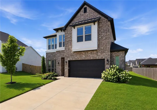 Photo 3 of Sale Pending at 1421 Elijahs Dr, Cave Springs, AR 72718 | MLS# 1353745 | Listing updated on 2026-08-31
