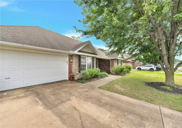 Photo 2 of Single family home for sale at 1412 Charles St, Pea Ridge, AR 72751 | MLS# 1354292 | Listing updated on 2026-09-05