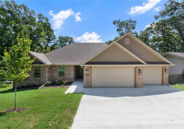 Photo 1 of Single family home for sale at 17 Holw Way, Bella Vista, AR 72715 | MLS# 1354305 | Listing updated on 2026-10-13