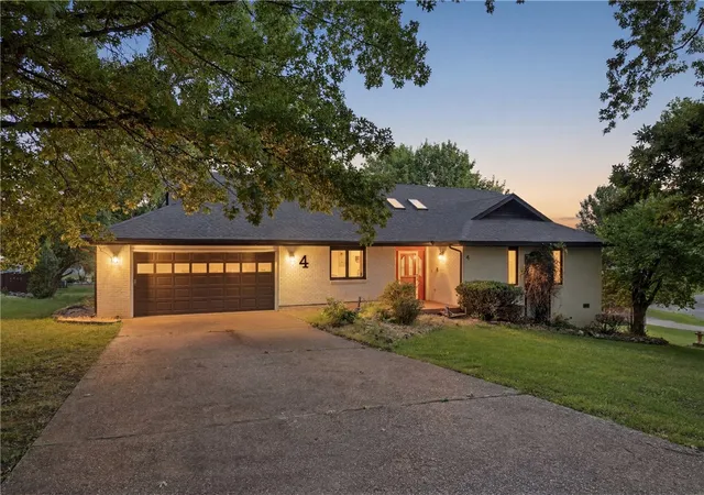 Photo 1 of Single family home for sale at 4 Fairway Pl, Holiday Island, AR 72631 | MLS# 1353583 | Listing updated on 2026-09-25