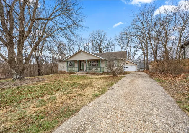 Photo 3 of Single family home for sale at 14 Walney Dr, Bella Vista, AR 72715 | MLS# 1354387 | Listing updated on 2026-09-03