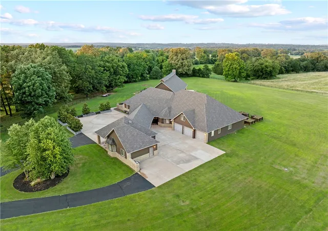 Photo 1 of Mansion for sale at 8847 Bubbling Springs Rd, Harrison, AR 72601 | MLS# 1354480 | Listing updated on 2026-08-31