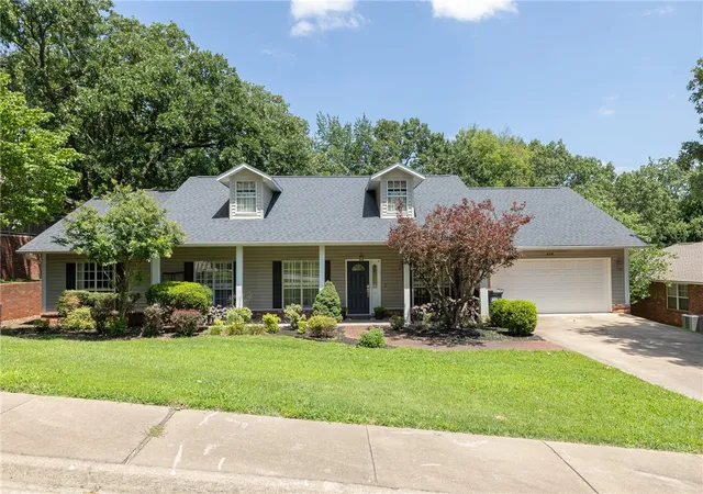 Photo 1 of Sale Pending at 414 Oak Manor Cir, Springdale, AR 72764 | MLS# 1353614 | Listing updated on 2026-08-31