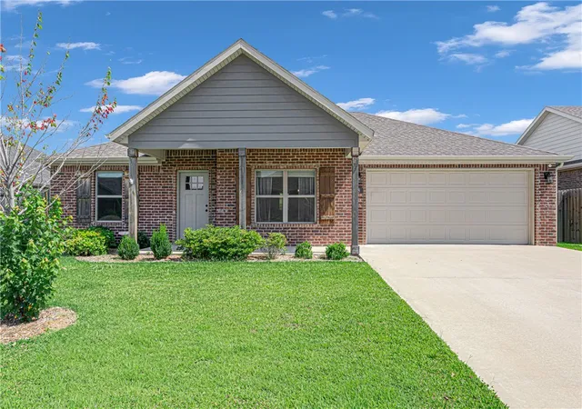 Photo 1 of Sale Pending at 38 E Loveland Loop, Farmington, AR 72730 | MLS# 1354555 | Listing updated on 2026-09-11