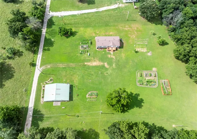 Photo 3 of Manufactured home for sale at 8437 Grady Ln, Decatur, AR 72722 | MLS# 1354060 | Listing updated on 2026-09-03