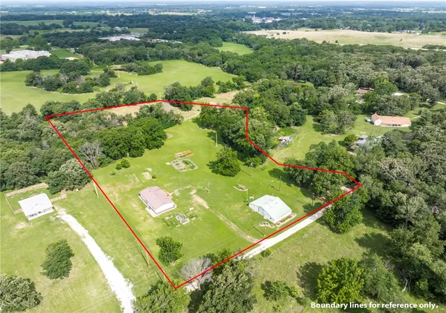 Photo 3 of Manufactured home for sale at 8437 Grady Ln, Decatur, AR 72722 | MLS# 1354060 | Listing updated on 2026-09-03