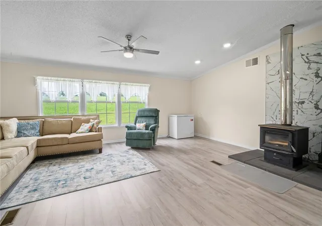 Photo 4 of Manufactured home for sale at 8437 Grady Ln, Decatur, AR 72722 | MLS# 1354060 | Listing updated on 2026-09-03