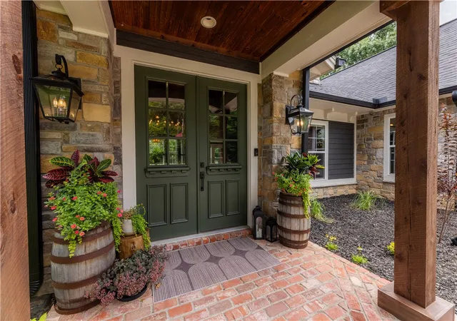 Photo 3 of Single family home for sale at 1101 N Dogwood St, Siloam Springs, AR 72761 | MLS# 1354653 | Listing updated on 2026-10-02