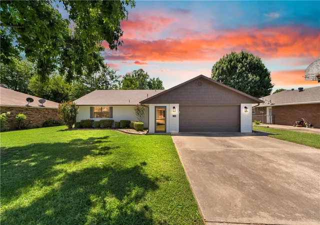 Photo 1 of Single family home for sale at 1508 Se South St, Bentonville, AR 72712 | MLS# 1354298 | Listing updated on 2026-08-30