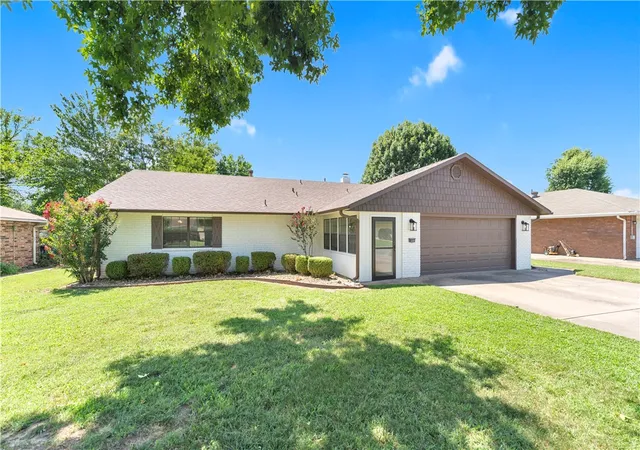 Photo 3 of Single family home for sale at 1508 SE South St, Bentonville, AR 72712 | MLS# 1354298 | Listing updated on 2026-08-30