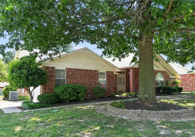 Photo 3 of Sale Pending at 1701 Carrie Pl, Springdale, AR 72762 | MLS# 1354738 | Listing updated on 2026-09-14