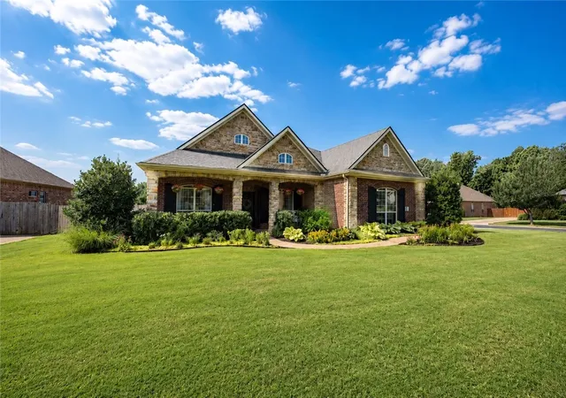 Photo 2 of Single family home for sale at 5603 Sombreado Rd, Fayetteville, AR 72703 | MLS# 1354804 | Listing updated on 2026-09-14