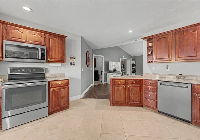 Photo 3 of Sale Pending at 21097 Shady Grv Rd, Siloam Springs, AR 72761 | MLS# 1354496 | Listing updated on 2026-09-10