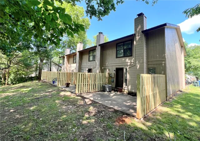 Photo 3 of Multi family home for sale at 2101, N 2103 2105 2107 E Oaks Dr, Fayetteville, AR 72703 | MLS# 1354805 | Listing updated on 2026-08-31