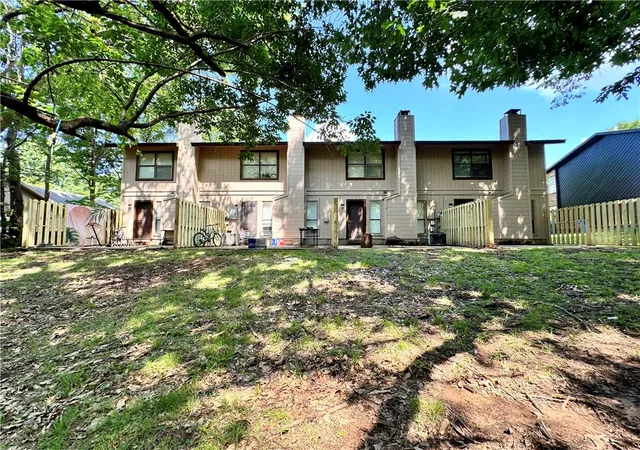 Photo 3 of House for sale at 2101, N 2103 2105 2107 E Oaks Dr, Fayetteville, AR 72703 | MLS# 1354805 | Listing updated on 2026-08-31
